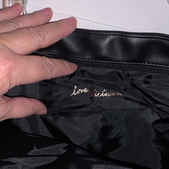 Victorie Secret Black and Gold zippered One Size Tote - Picture 4 of 6
